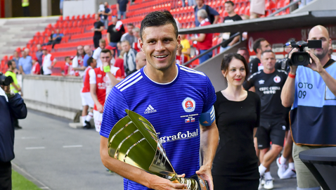  Васил Божиков се раздели със Слован (Братислава) 