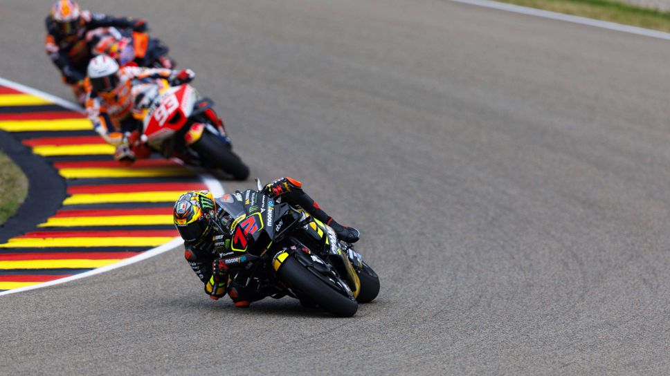 Бедзеки поведе във втората тренировка в Германия, зверска катастрофа за Маркес и Зарко