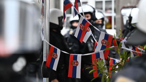 В Сърбия твърдят, че атаката срещу феновете на отбора е дошла от албанци, синът на президента също бил там