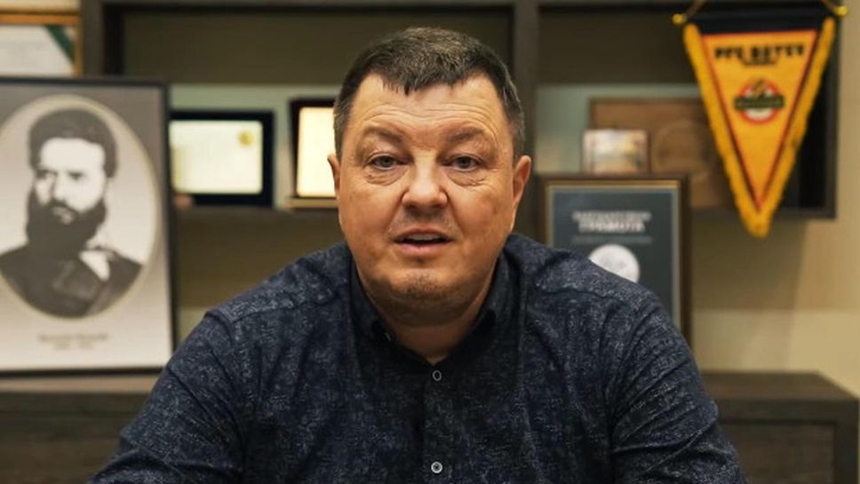Ботев се разделя с един от директорите си