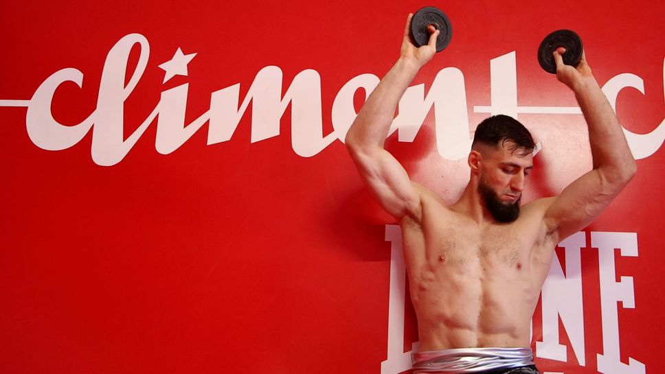 Антон Янчев от Испания: Крайната ми цел остава UFC