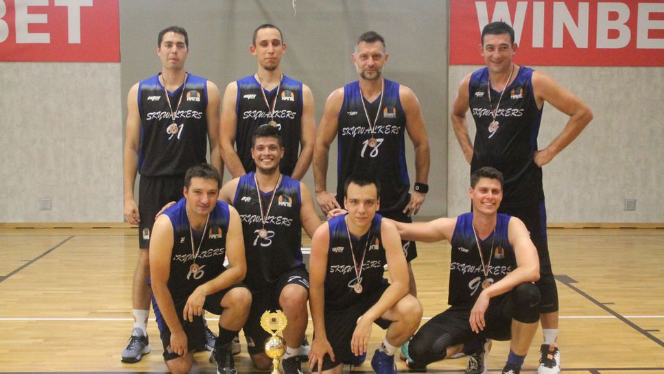 Приказката на Скай Уокърс завърши с медали