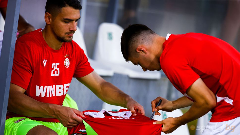 Най новото попълнение на ЦСКА вратарят Димитър Евтимов се обърна