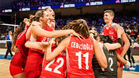 Турция изненада САЩ и е на финал във VNL