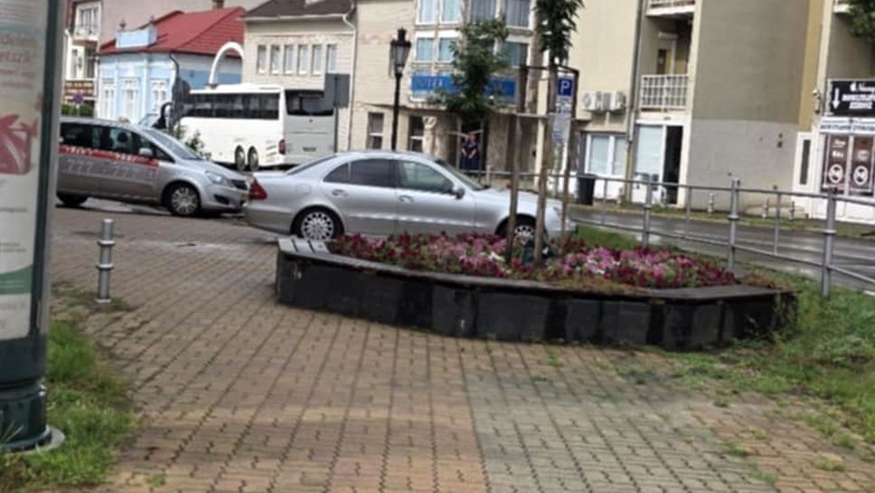 Пред хотела на Левски в унгарския град Нидерхаза има постоянна