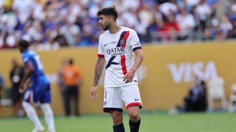  Манчестър Юнайтед си хареса бранител на Пари Сен Жермен 