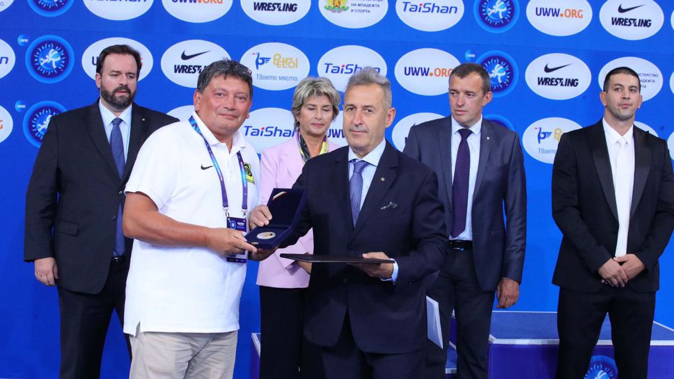 БОК отличи „олимпийския лекар“ д-р Стефан Стругаров