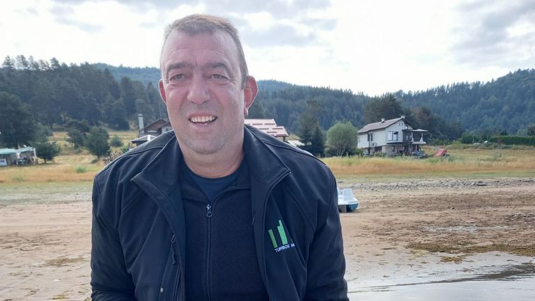 С 16 килограмов шаран се похвали мениджърът на Марек Юнион Ивкони Людмил