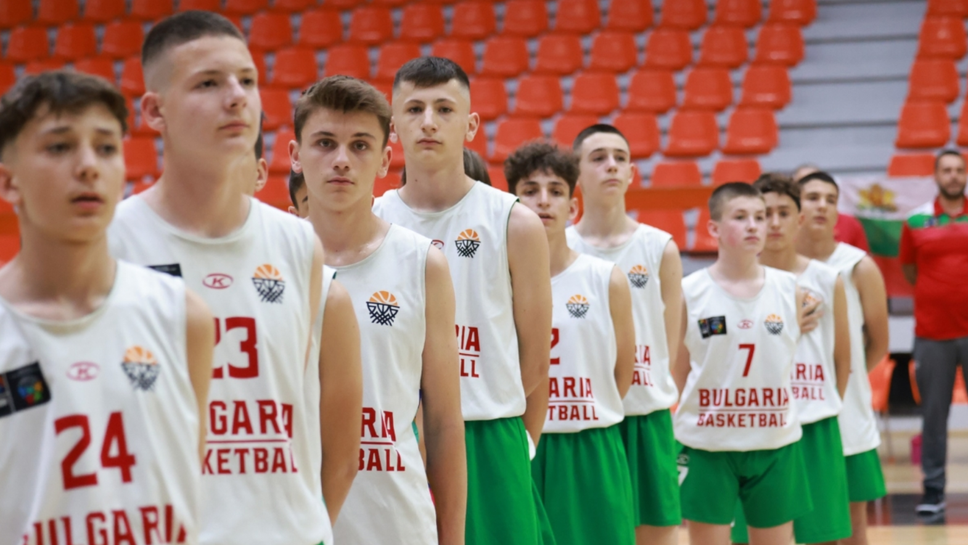 България започна със загуба участието си на турнира "Словения Бол"