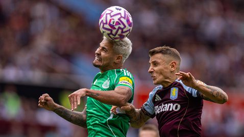 С човек по-малко Астън Вила измъкна точка от Нюкасъл и удължи страхотната си серия