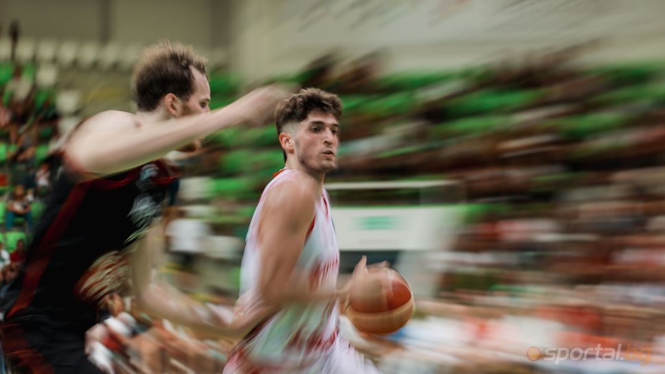 Националът Константин Костадинов и неговият испански отбор Морабанк Андора отстъпиха