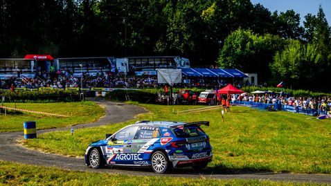  Люта борба в рали „ Барум “, легендата Копецки води 