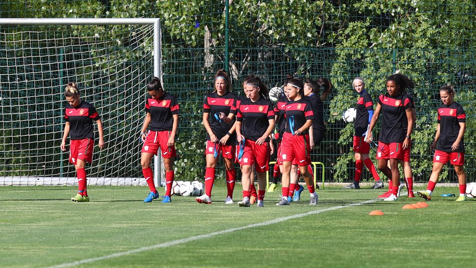 Тренировка на женския национален отбор по футбол