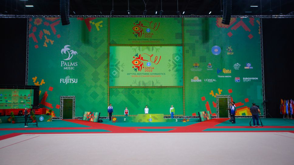 Япония поведе в класирането за многобоя при ансамблите