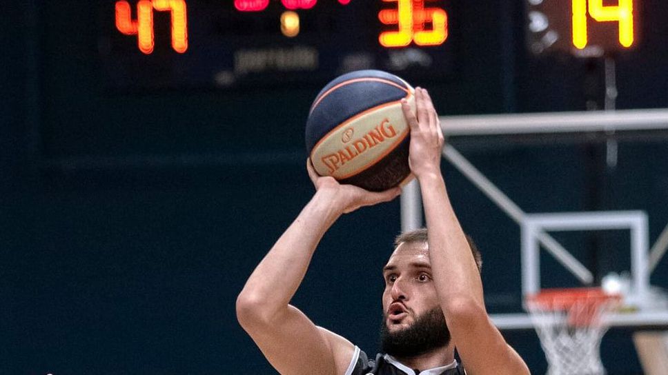 Матушев с 12 точки, но тимът му загуби от лидера в първенството на Белгия и Нидерландия