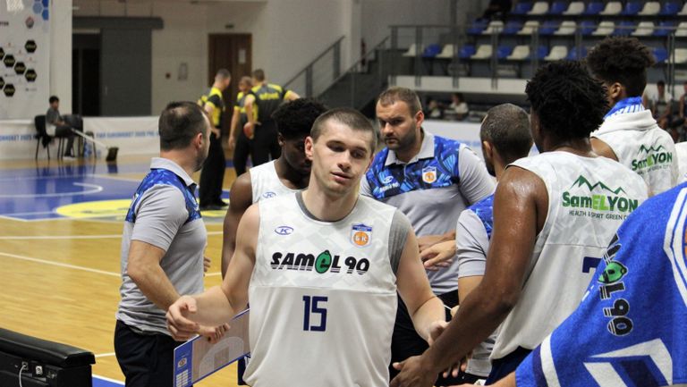 Мъжкият баскетболен отбор на Рилски спортист замина за Румъния, където