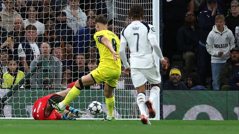 Вратарска грешка донесе успех на Тотнъм
