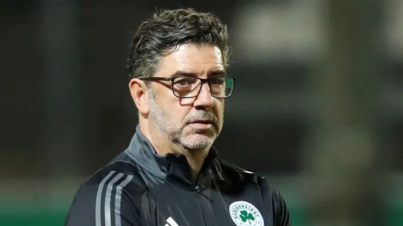 Панатинайкос уволни Руи Витория