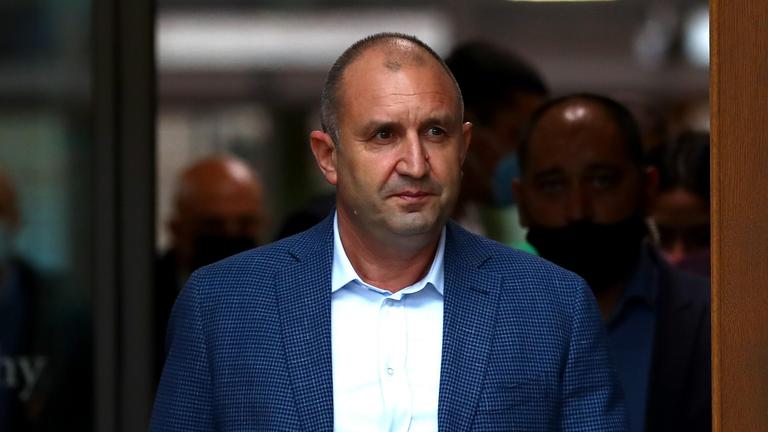  Президентът Румен Радев поздрави Наско Сираков 