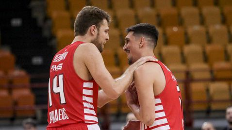 Везенков наниза 17 точки за победа на Олимпиакос срещу отбора на Спанулис