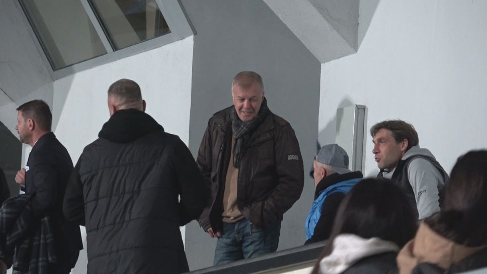 Сираков и Ивков на стадиона час преди Септември - Левски