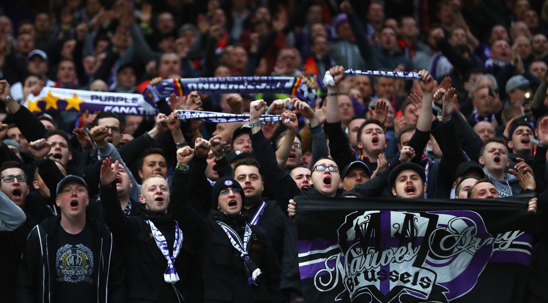 След 8 години без титла ръководството на Андерлехт поддаде на фенския натиск