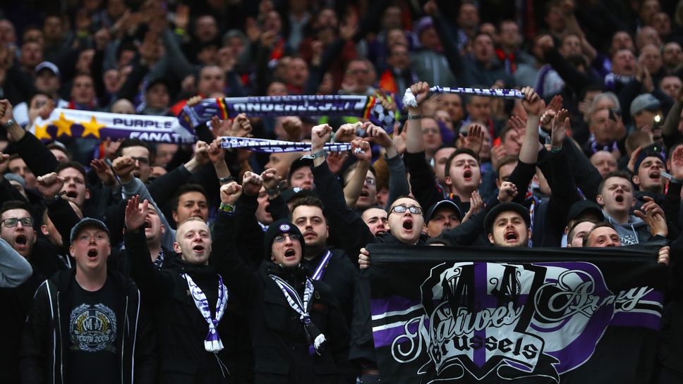 След 8 години без титла ръководството на Андерлехт поддаде на фенския натиск