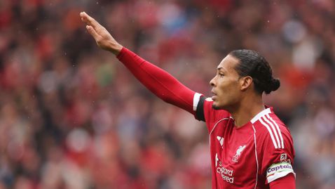  Ван Дайк отговори на Рууни и отбрани Слот 