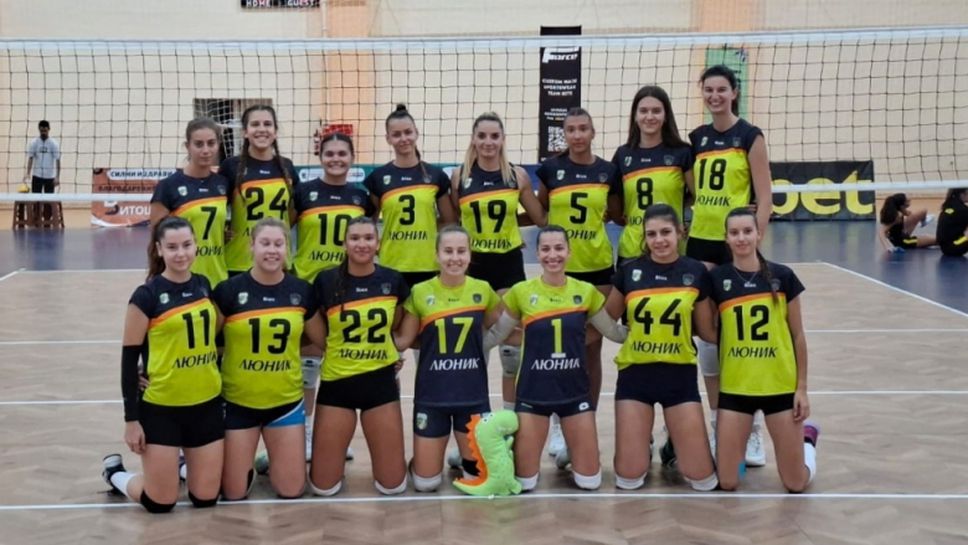 Бивша националка състезателка идваща от Италия две волейболистки минали през