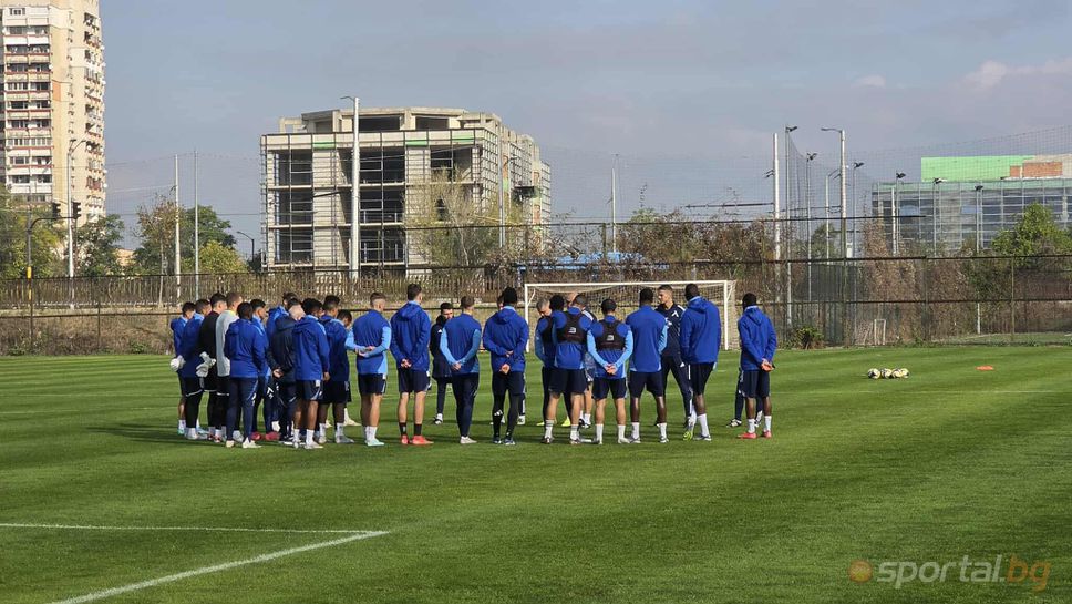 Левски тренира с всички футболисти