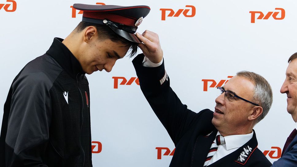 Легендарен спортист приветства Мони Николов в Новосибирск