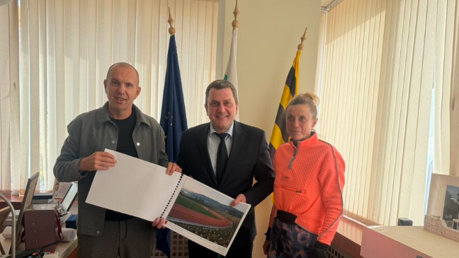 БФЛА дари на Перник проект за модерна лекоатлетическа писта