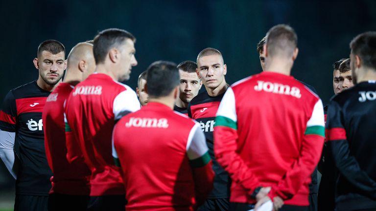 Футболистите от националния отбор на България направиха лека тренировка в