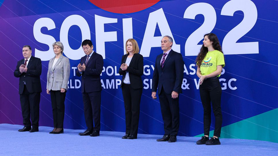 Президентът на ФИГ Моринари Ватанабе откри Световното по скокове на батут в София