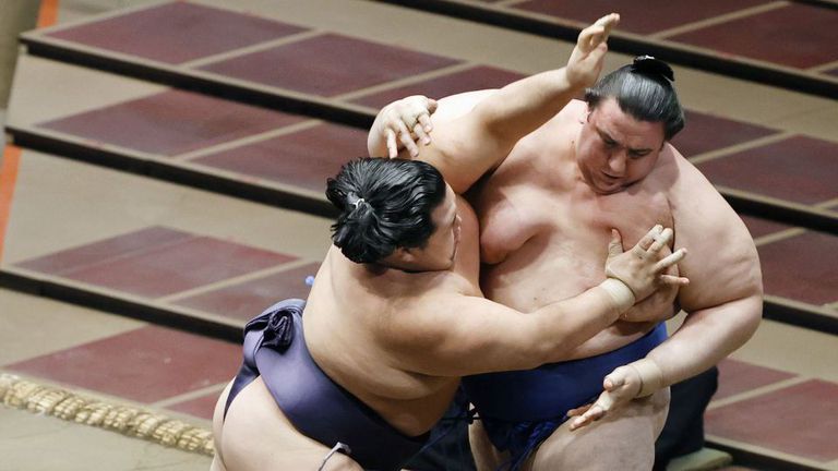 Даниел Иванов Аоияма допусна трета загуба на турнира по сумо в
