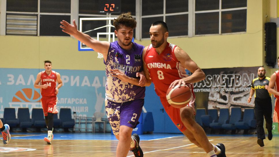Енигма Фойерверк оцеля срещу Волтрон