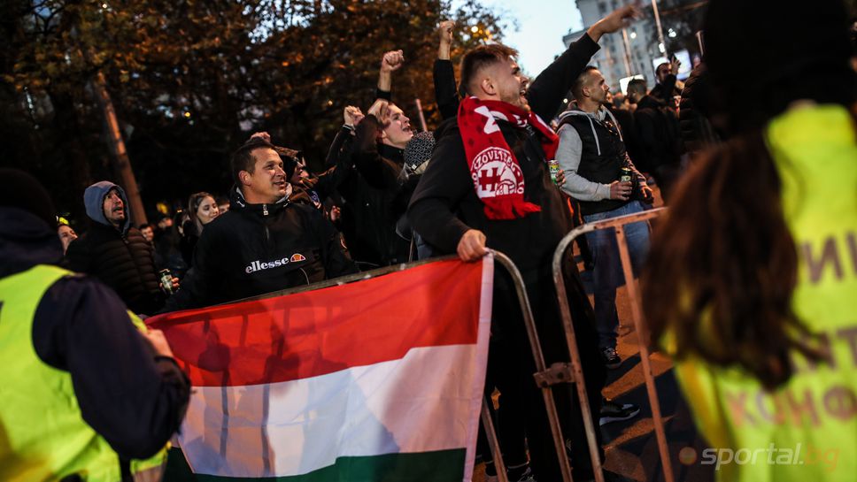 Привържениците на Левски заедно с унгарски запалянковци се присъединиха към протеста пред "Васил Левски"
