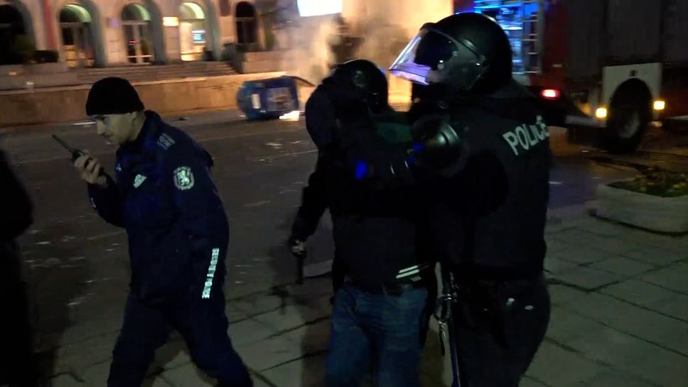 Полицията възвърща по безкомпромисен начин реда в столицата