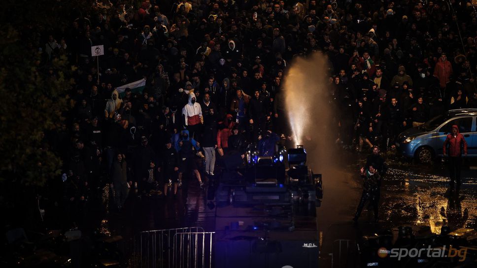 Брутални сцени в центъра на София по време на протеста срещу БФС