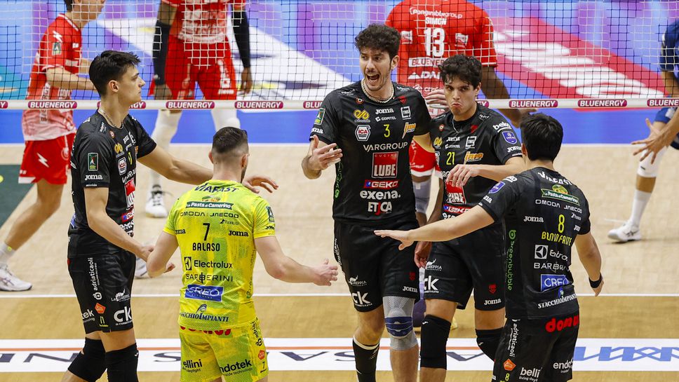 Националът Александър Николов и неговият Кучине Лубе Чивитанова записаха едва