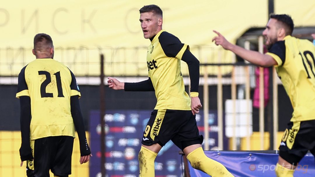 Миньор отнесе "шоколадите" като гост