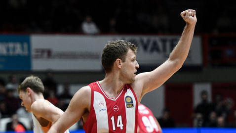  Везенков свети за безапелационна победа на Олимпиакос 