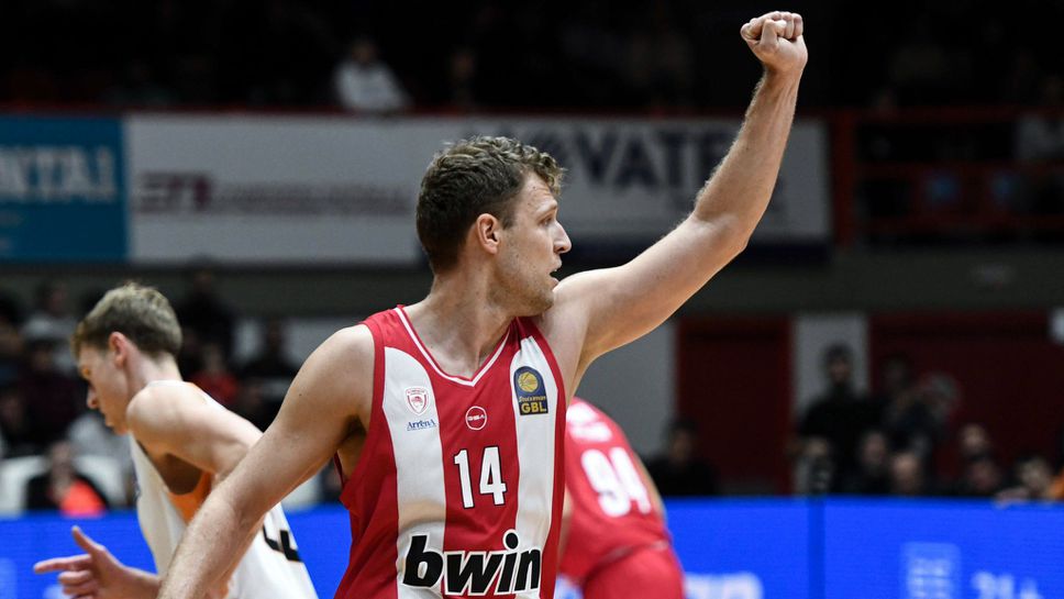 Везенков блести за убедителна победа на Олимпиакос