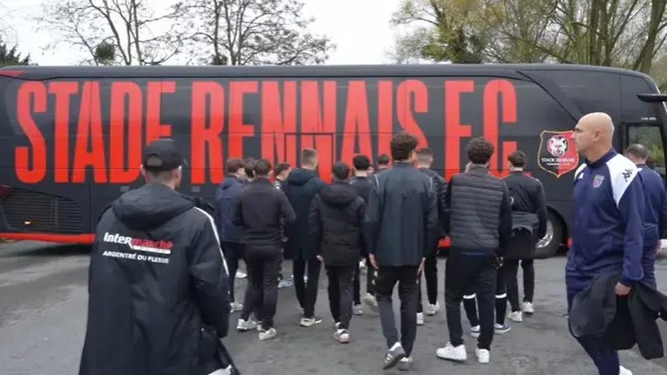 Футболистите на Ле Пертр преживяха незабравим ден преди сблъсъка си