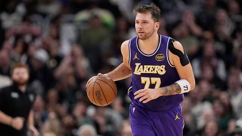 Дончич не спира да пише история