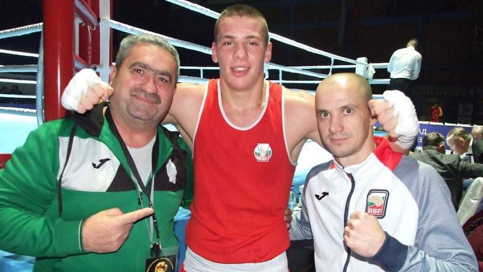 Боксьорите ни тръгнаха с две победи на "Златна ръкавица"