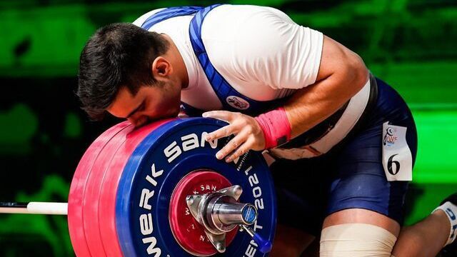 Възмущение в Иран след грешен химн на страната по време на Световното по щанги