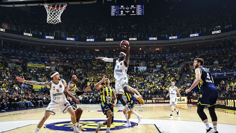 Въпреки че в края на третата четвърт изоставаше със 7