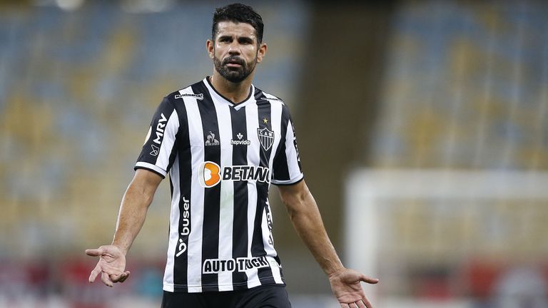  Коща към този момент е свободен да премине в Арсенал 