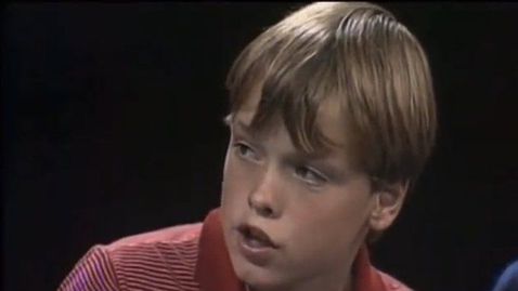  Ретро: вижте по какъв начин 13-годишният Ерик загар Хаг дава препоръки на Йохан Кройф 